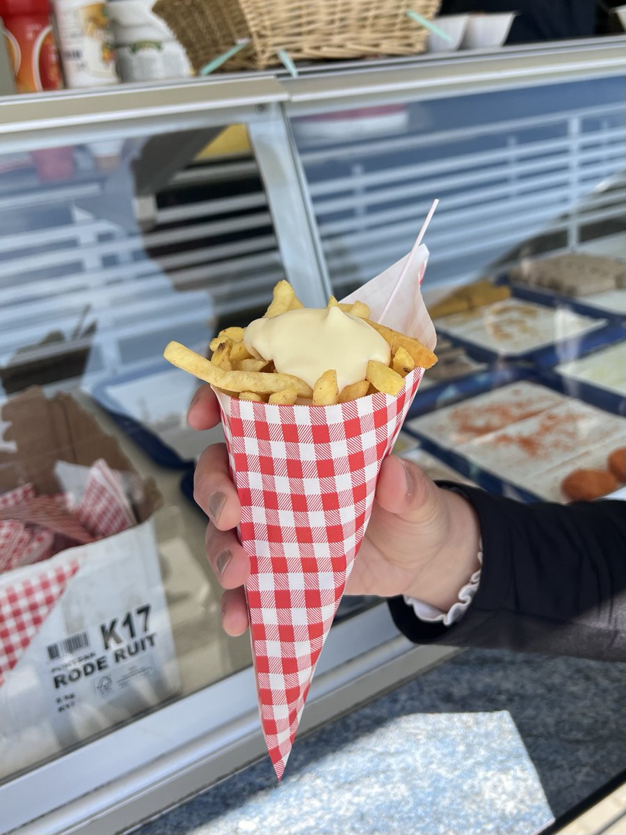 Onze collega’s hebben tijdens de hectische periode rondom beschikbaarheid en levertijden van kunststof halffabricaten keihard gewerkt om onze klanten zo goed mogelijk te voorzien van het gewenste materiaal. Vandaag hebben we ze letterlijk even in het zonnetje gezet.