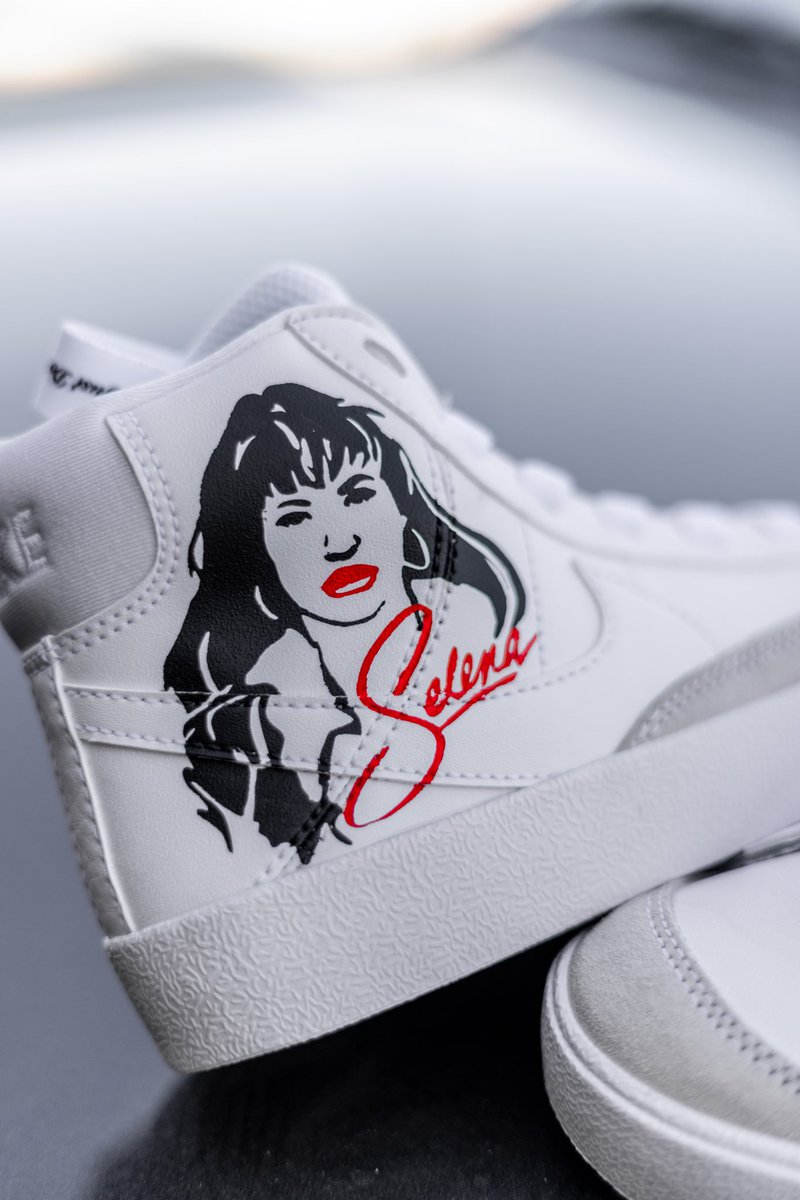 Selena Blazers🥀 

#selenaquintanilla #selena #quintanilla #comolaflor #customshoes #customkicksonly #customblazer #customblazers #blazers #customsneakers #kicksonfire #femalesneakerhead #femalesneakerartist