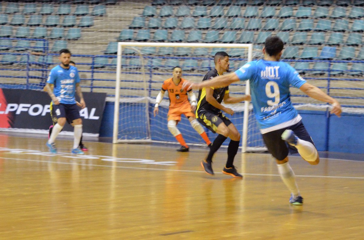 taubatefutsal's tweet photo. CLICKS DO JOGO! Confira alguma imagens da vitória do Taubaté Futsal. 🔵⚪️
📸 Ednei Rovida / Taubaté Umbro Futsal
#TaubateFutsal #Umbro #VaiTaubaté #CopaDaLPF #Futsal https://t.co/OVwN2VPxEm