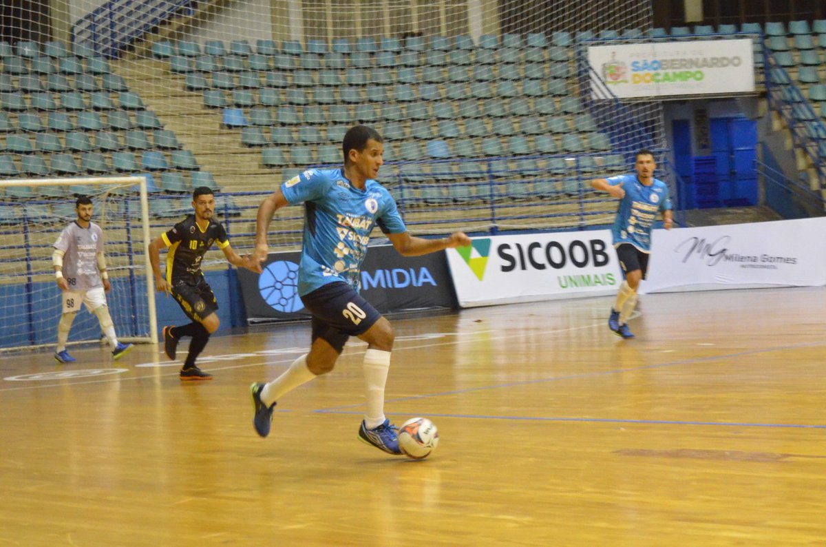 taubatefutsal's tweet photo. CLICKS DO JOGO! Confira alguma imagens da vitória do Taubaté Futsal. 🔵⚪️
📸 Ednei Rovida / Taubaté Umbro Futsal
#TaubateFutsal #Umbro #VaiTaubaté #CopaDaLPF #Futsal https://t.co/OVwN2VPxEm