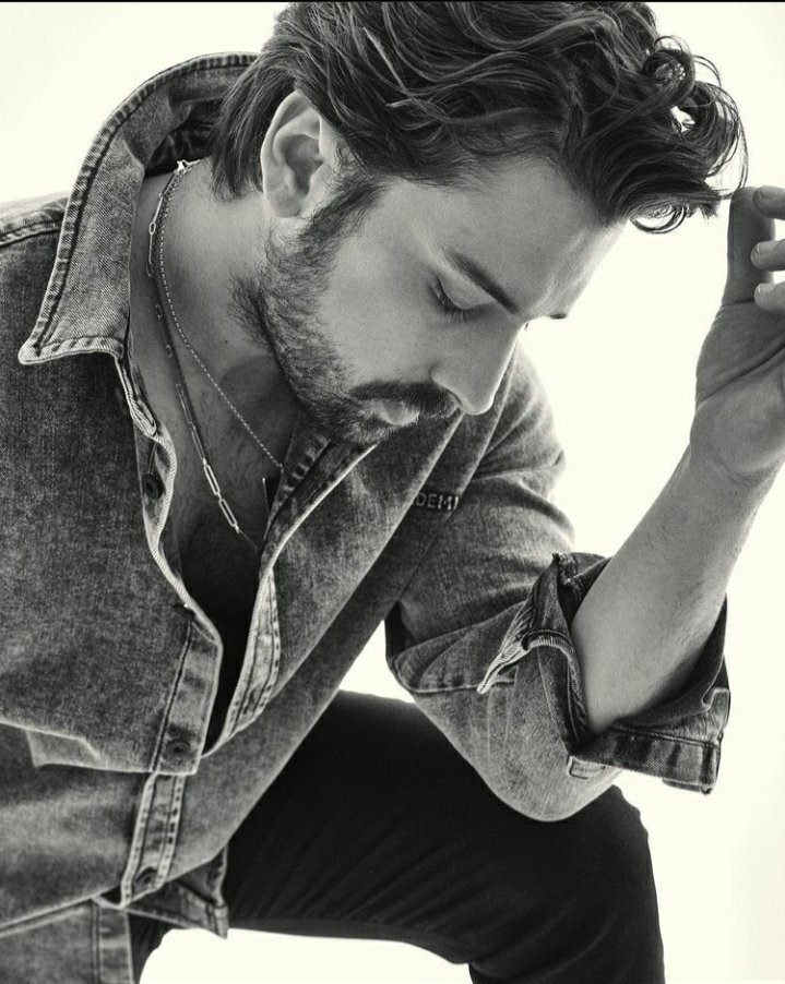 Ahhhhhhhhhh
Muero de amorrrrrr
Me da un infartoo
#AlpNavruz