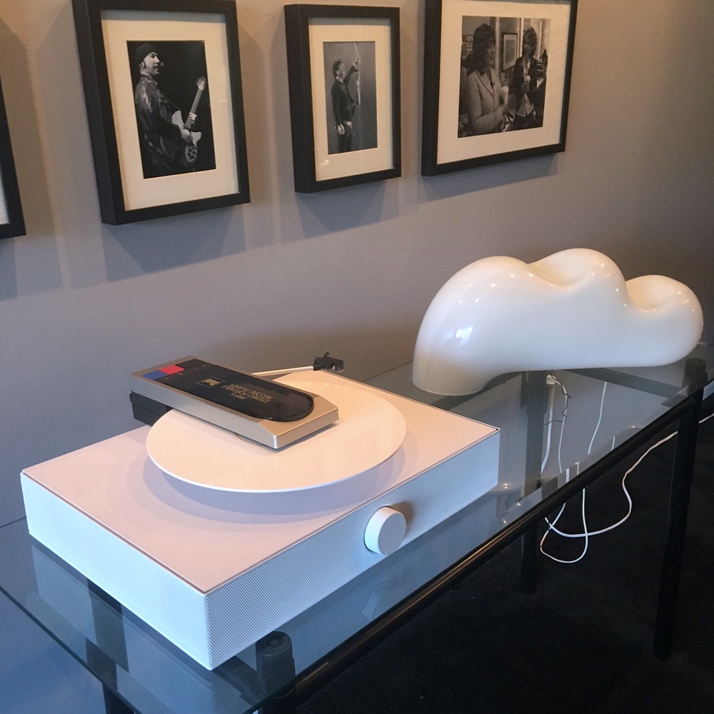 AndoverAudio's tweet photo. 🎨 Modern art setup featuring #SpinBase and a cool looking Dual #turntable. Customer 📸. https://t.co/MDbr1lghH5