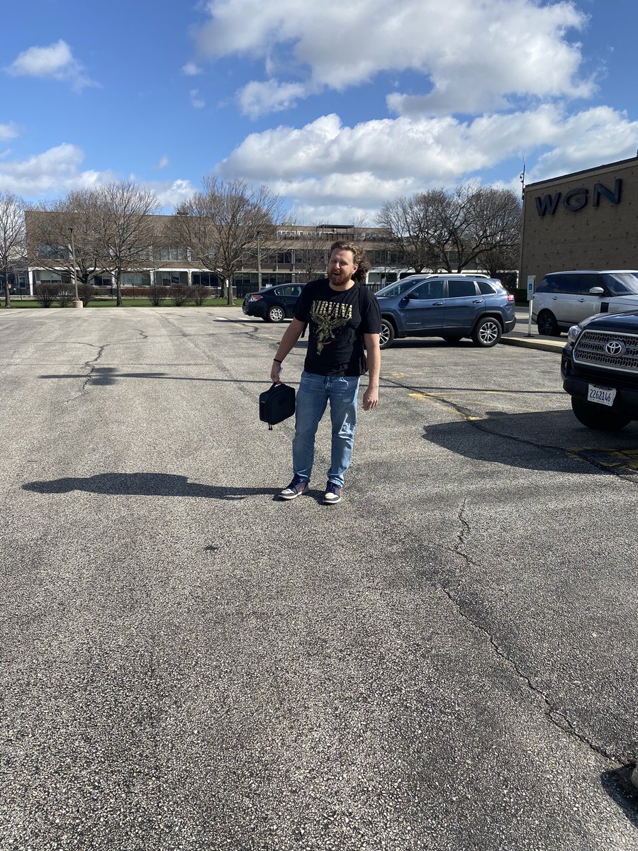 LindseyClarkk's tweet image. Nirvana t-shirt ✅
Lunchbox ✅
Sun kissed from vacation ✅
Fabulous hair flow ✅

@FunTimeBrian everyone 👏👏👏