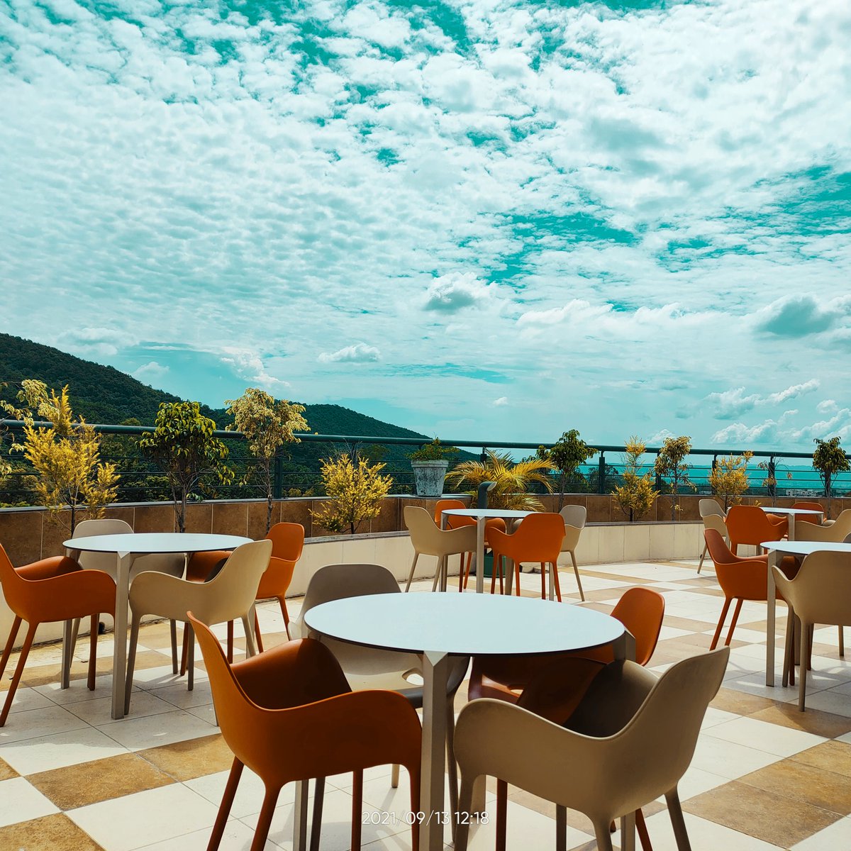 dit_university's tweet photo. THIS ONE’S FOR ALL CLOUD SPECIALISTS | The best view of life is from the top. Here’s a shot of the skyline from our rooftop café.

#DITUniversity #DITU #ditdehradun #campuslife #rooftopcafe #infrasutructure #bestview #campuswithaview #skyline #skyphotography #studyatdit https://t.co/hGs8F6R2O9