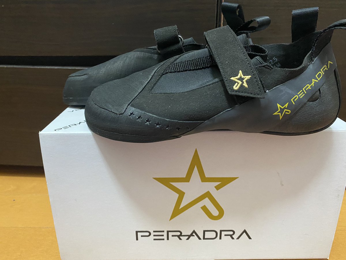 taku_0419_mi's tweet photo. 遂に買ってしもうた。
川口さんプロデュースのクライミングシューズメーカーPERADRAのシューズ。
まだまだ初心者レベルで全然だけど、このシューズで頑張ります💪
最高な自分への誕プレ笑笑
#SASUKE
#peradra https://t.co/38qm7OhXiH