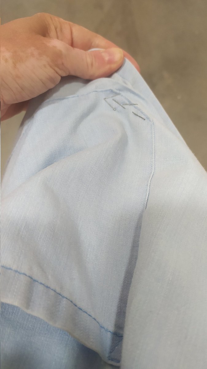 fuensantagg73's tweet photo. Mi uniforme hoy,cosido con grapas, sin color. La puerta del vestuario rota ya 2 semanas, q entre cualquiera...Los baños sin jabón, limpieza la justa.Yo trabajo en una sala de lactancia reacondicionada...Hacía falta @HZendal antes q arreglar al resto? @IdiazAyuso @SaludMadrid https://t.co/adkjHdYKS8