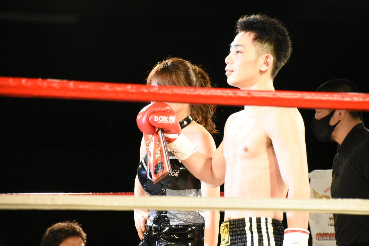 ki19ck's tweet photo. 小川選手が2RTKO勝利!
#KROSSOVER https://t.co/S2dHQxyBlo