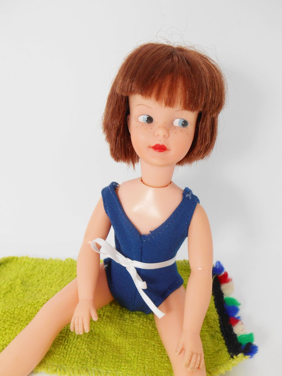 DollyDressUpBox tweet media
