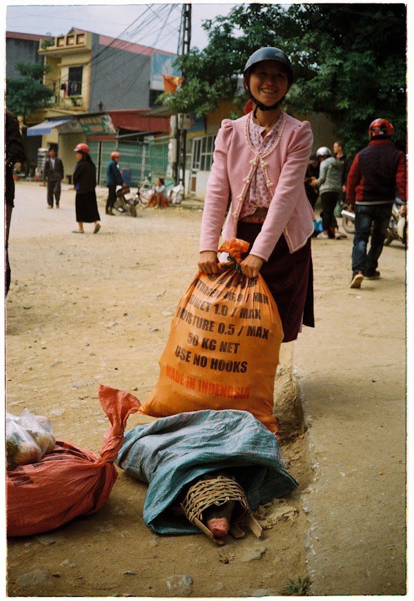 onemomentnft's tweet image. ‘Use No Hooks’

A woman carrying a live pig from the market stops by at a gas station in Hà Giang, North Vietnam.

0.05 Eth

opensea.io/collection/one…

#portrait #kodak #minolta #NFTPhotography #NFTs #vietnam #NFTCommmunity