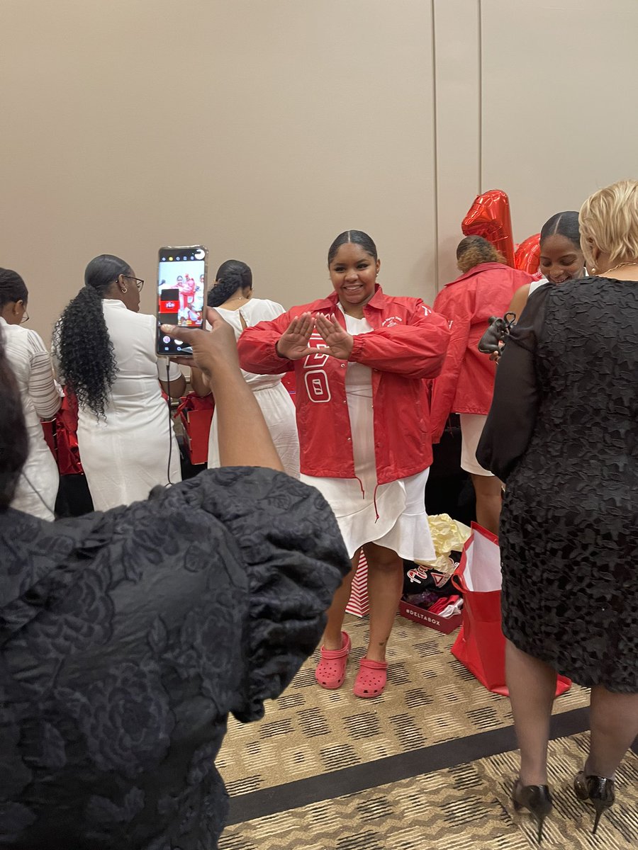 myepicline's tweet photo. My legacy crossed over into Deltaland! Took a picture with National President!  2nd National President is member of the Chapter! Spr.22! UNT! #Delta Eta Chapter DST #19 Divine DeZHign #Delta 
#16 #SPIN-OFF
#Blessing tree https://t.co/7XmFbArA4F