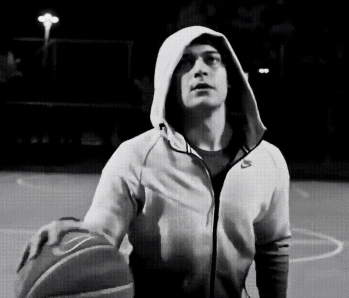 khalidulusoy's tweet photo. 🏀🤍 #cagatayulusoy https://t.co/4LHXyelBVG