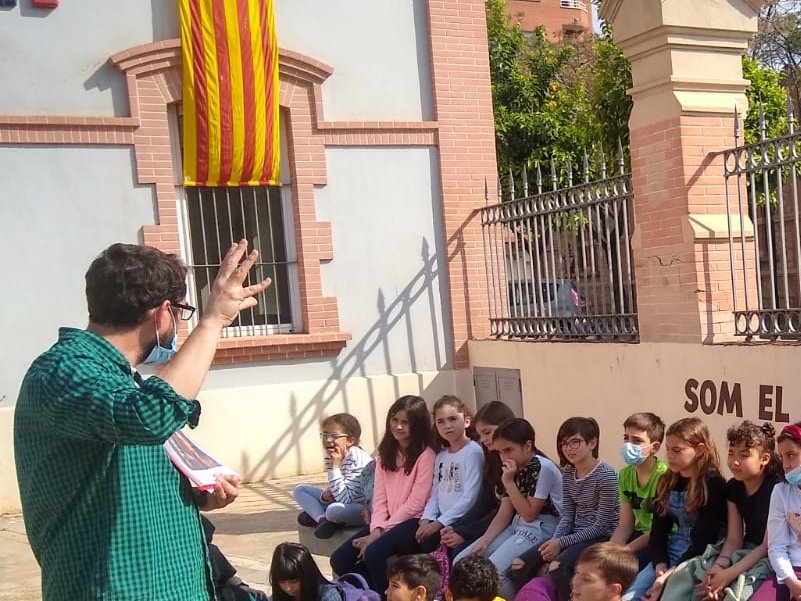 Escola_Alberich's tweet photo. Setmana de llibres, roses i dracs... 🐲📚 🌹

En gaudim a la #BCXA 𝗕𝗶𝗯𝗹𝗶𝗼𝘁𝗲𝗰𝗮 𝗖𝗲𝗻𝘁𝗿𝗮𝗹 𝗫𝗮𝘃𝗶𝗲𝗿 𝗔𝗺𝗼𝗿𝗼́𝘀 de #Reus. Ja hi heu anat? 💫

Gràcies @ReusCultura 

#Femdiada
#SantJordi2022 
#Diada
#Reus 
#Cultura
#Llibres

@ReusXarxa https://t.co/x13Tb37wdv