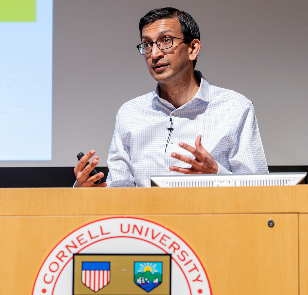 Many thanks to the 400+ attendees from #Cornell and the greater #Ithaca communities who came out last night to listen to Prof. Raj Chetty's engaging discussion on big data and how it relates to inequality! <a href="/CornellCCSS/">Cornell Center for Social Sciences</a> &amp; <a href="/CornellEcon/">Cornell Economics</a> were thrilled to host this dynamic lecture!