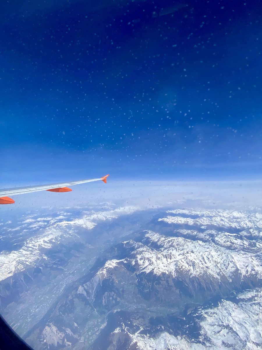 IanGee19's tweet photo. View from the rear window of EasyJet Airbus A320, Flight No. EZY1930 flying over the Alps en route from Rome to Manchester @ThePhotoHour @easyJet #mobilephotography #oniPhone #aviation #Alps https://t.co/wHlyVw9pNc