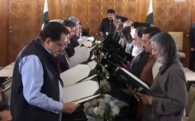 dekho_pk's tweet photo. Did You Know?
24 out of 34 members of Federal cabinet are on Bail. https://t.co/UCTAOxOu6v
