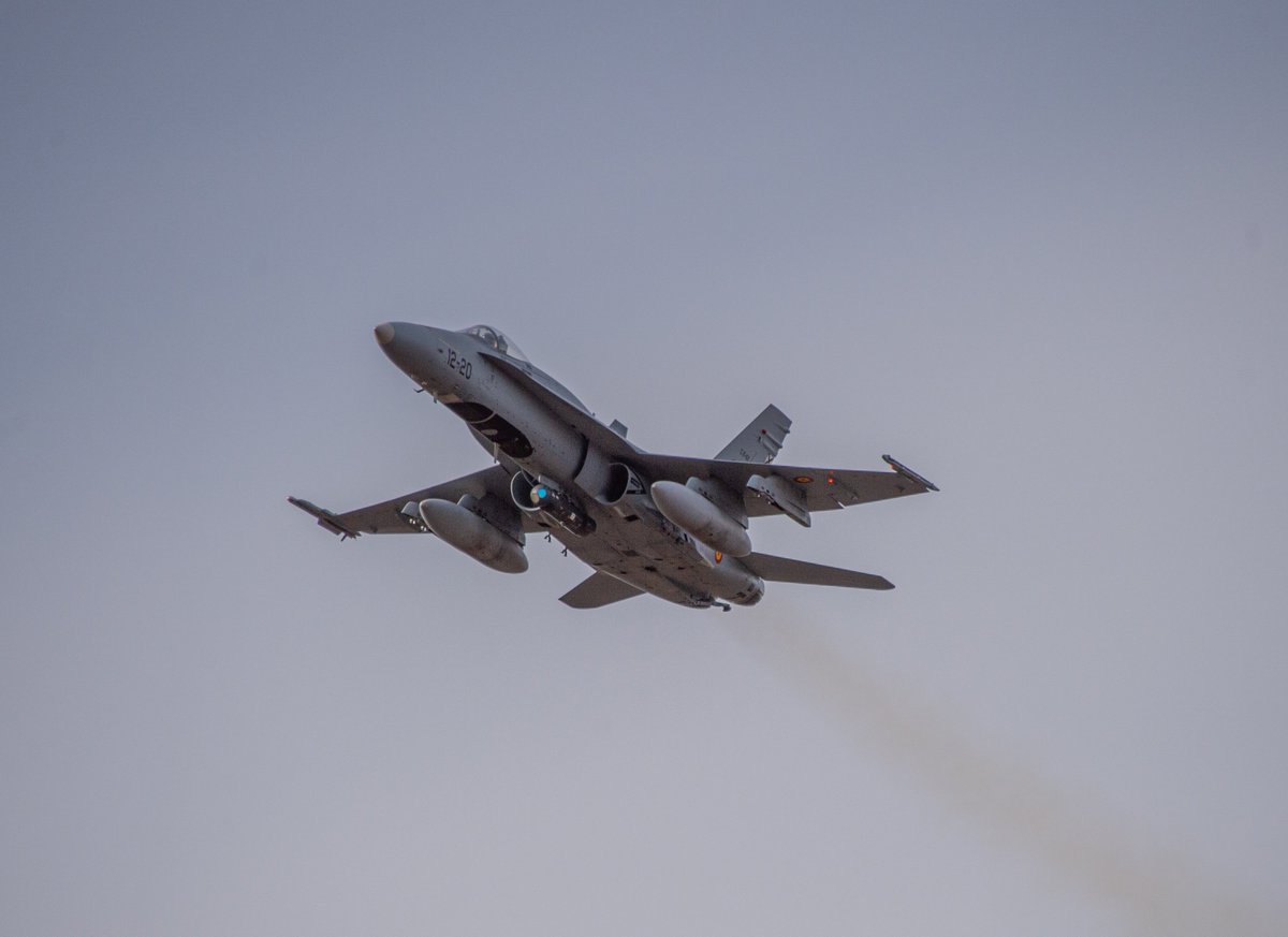 NATOMNBLatvia's tweet photo. JTACs from several #eFPBG #Latvia contingents take part in an exercise involving Spanish F/A18 Hornets and @USArmy AH-64 Apaches.
Many countries. One mission. #StrongerTogether https://t.co/YDxDZDRdkm