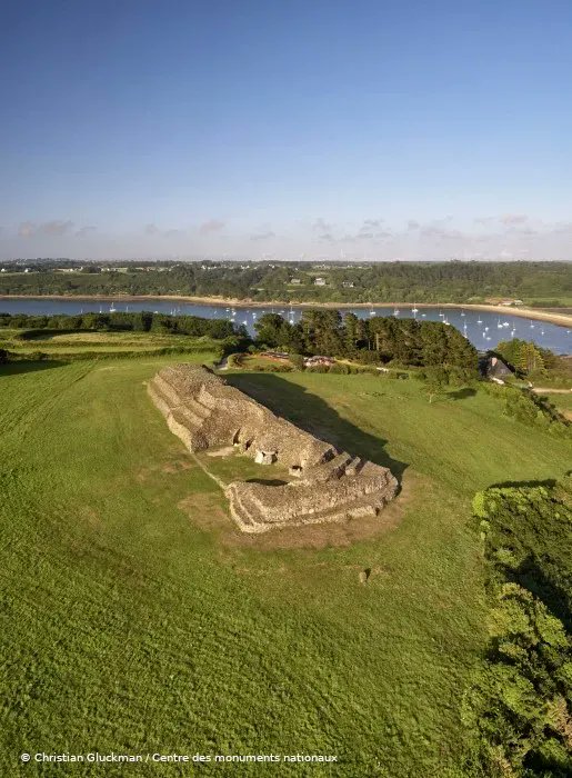 leCMN's tweet photo. Un monument préhistorique 🌍
Envie d’une visite monumentale en @regionbretagne ? Baladez-vous sur le site du cairn de #Barnenez et découvrez des objets reconstitués du Néolithique !
Rendez-vous du 20 avril au 4 mai : https://t.co/CCrshkYeaD https://t.co/vg804hSt9T