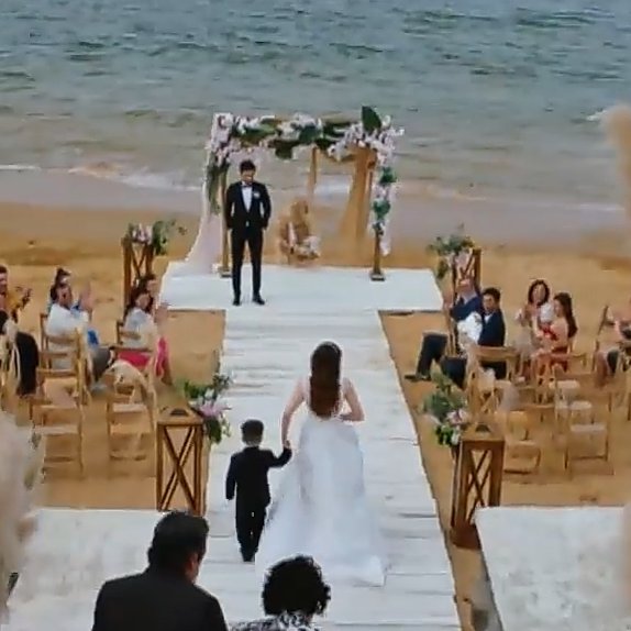 Riyaaaa_18's tweet photo. ATLAS WALKING ESRA DOWN THE AISLE NOBODY TOUCH ME AAKDHEODHZK #AşkMantıkİntikam https://t.co/uXvmzbLCqd