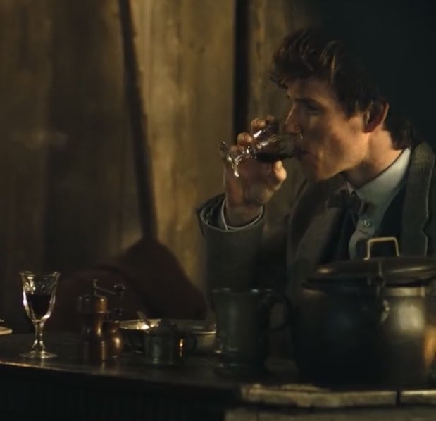 bespokeredmayne's tweet image. Art imitating…modeling? #EddieRedmayne enjoying a beverage at #HogsHead as stylish #NewtScamander in @FantasticBeasts #SecretsOfDumbledore is reminiscent of 2 of Eddie’s modeling gigs. Top—for @omegawatches, bottom—for @MRPORTERLIVE.