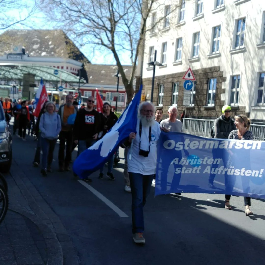 jfshamm's tweet image. [1/4] Am Montag haben wir uns am Ostermarsch beteiligt. Insgesamt haben in etwa 80 Leute in Hamm teilgenommen.

Wir haben Flyer verteilt, haben Reden gehalten und hatten einen eigenen Infostand, wo wir mit Leuten ins Gespräch gekommen sind.
