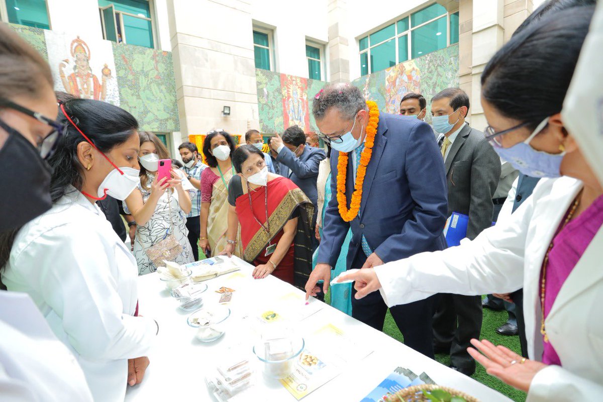 DrTedros's tweet image. Visited @AIIA_NDelhi, a role model health center for integration of traditional and modern medicine, where health practitioners jointly work on patients’ diagnosis and care, and scientific research. Pleased @WHO triple billion targets provide inspiration for compassionate care.