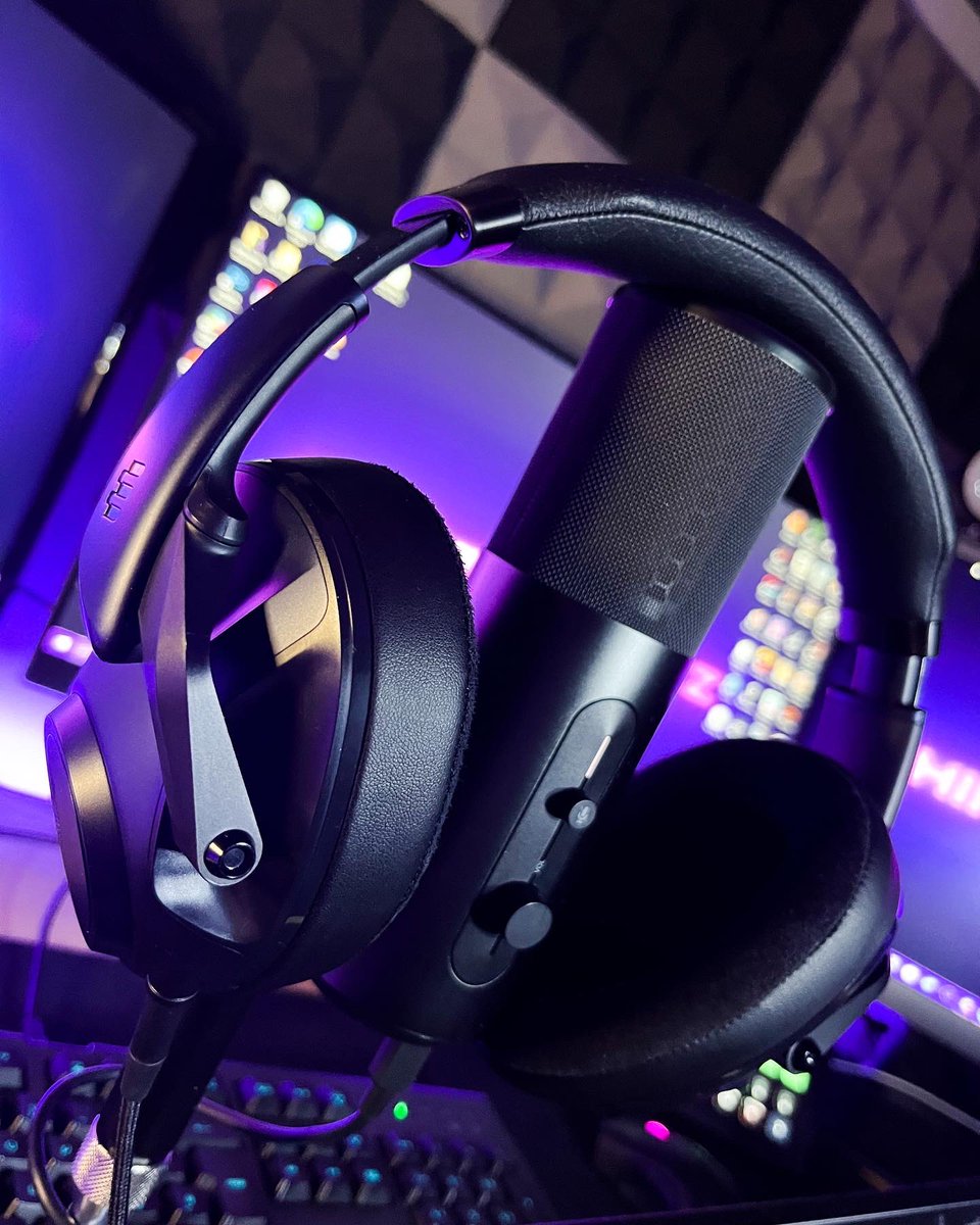 shiftyhandz's tweet photo. Thank you @eposaudiogaming for supplying us with some awesome hardware!
The B20 Streaming Microphone and H6Pro Headset at @IGFestUK 
The hardware handled the event so well,
Whilst sat in a room with 2000+ people - absolutely brilliant!

#i68 #epos #eposaudio #eposegamingaudio https://t.co/WXCdN8XUx0