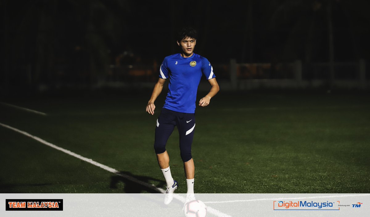 UnifiSports's tweet photo. Antara pemain #HarimauMalaya B-23 yang sudah turun latihan malam ini, Shafi Azswad daripada @OfficialJohor  III, Haqimi Azim daripada @KLCityFootball serta Fahmi Daniel &amp; Faiz Amer yang mewakili @selangorfc II. #Hanoi2021 #KamiTeamMalaysia https://t.co/k0cEogotyB