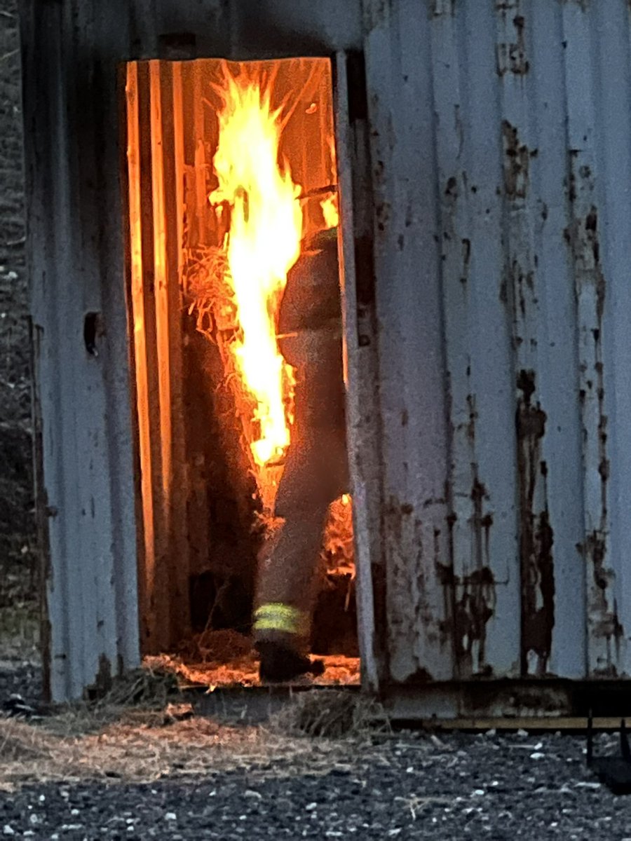 FireOnset's tweet image. Live fire training for recruits in our “new” burn box.