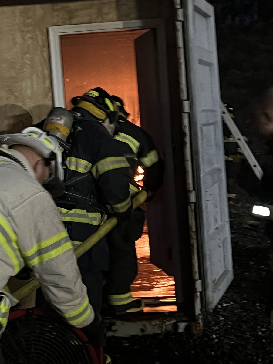 FireOnset's tweet image. Live fire training for recruits in our “new” burn box.