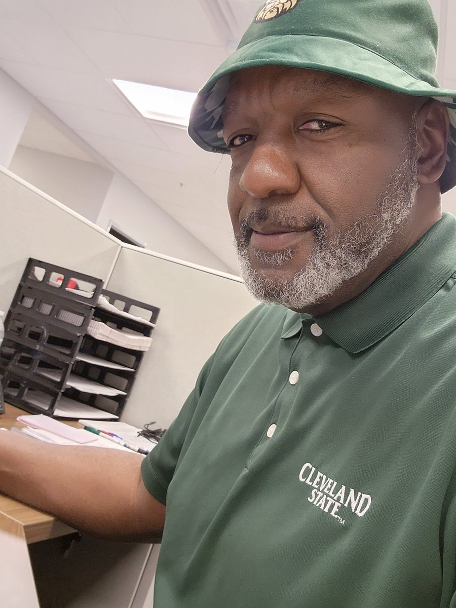 ClintonRansey's tweet photo. Every Tuesday, I rep @CSU_Athletics @csu_basketball @CLE_State when I go to my office. That's right #Vikes4Life #44Retired https://t.co/YIYDw5pg4C