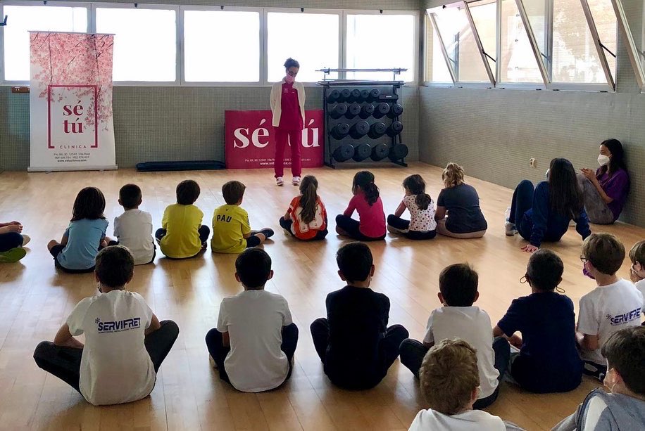VilarealBC's tweet photo. 🙌Primer dia de #CampusVRBC i primera xerrada de @setuclinica sobre la importància de la salut bucodental!
🪥Durant aquests dies, els participants atendran als especialistes per seguir recomanacions
📢‼️El dijous a les 13h la xerrada estarà oberta a tot el món
#SomVila💪🏀🧡💙 https://t.co/MyICXXocUN