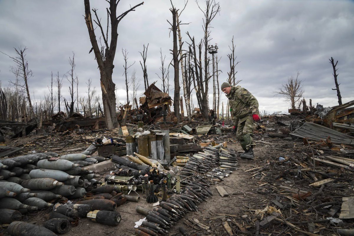 MixShop81065230's tweet photo. Working day of Ukrainian sapper in Gostomel...
#gostomel #Ukraine #Kyiv #StopRussia #NoWar #Donbas #StopPutinNOW #UkraineRussiaWar #WARINUKRAINE https://t.co/DBhQ0eytvz