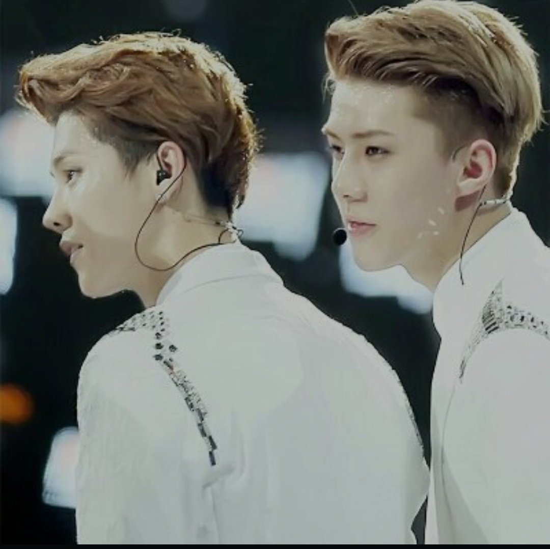 HUNHANLOOKS's tweet photo. #hunhan
#hunhanweek
#HunHanFicFest2022 https://t.co/dG7o9fB9MO