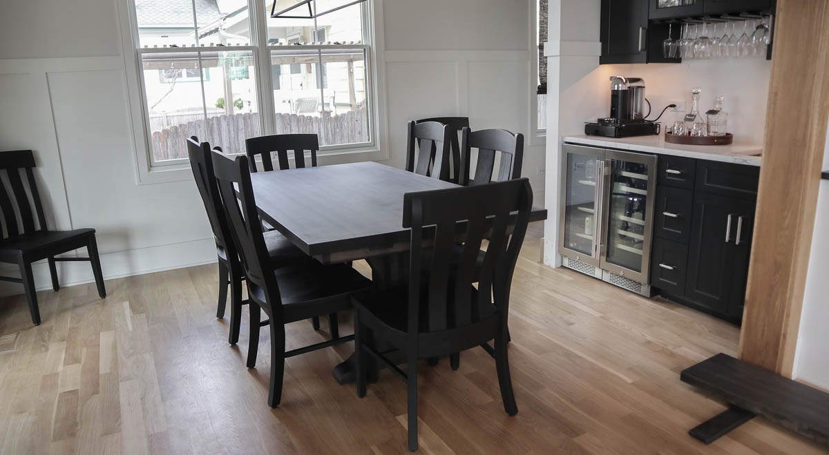 HandmadeTables's tweet image. They&apos;re prepared for those few dinner-time stragglers with leaves and extra seating!

#extraseating #dinnertime #tableextensions