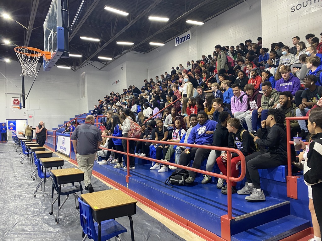 AHS_News's tweet photo. AHS Freshmen and Sophomores were on campus this morning prepared to the begin the ACT Aspire. Thank you to Mr. McMillion, Mr. Herron, and everyone who works to make this happen! Special thanks to Chartwells for seeing that our students have a good breakfast to start the day! https://t.co/3G9msMTJcI