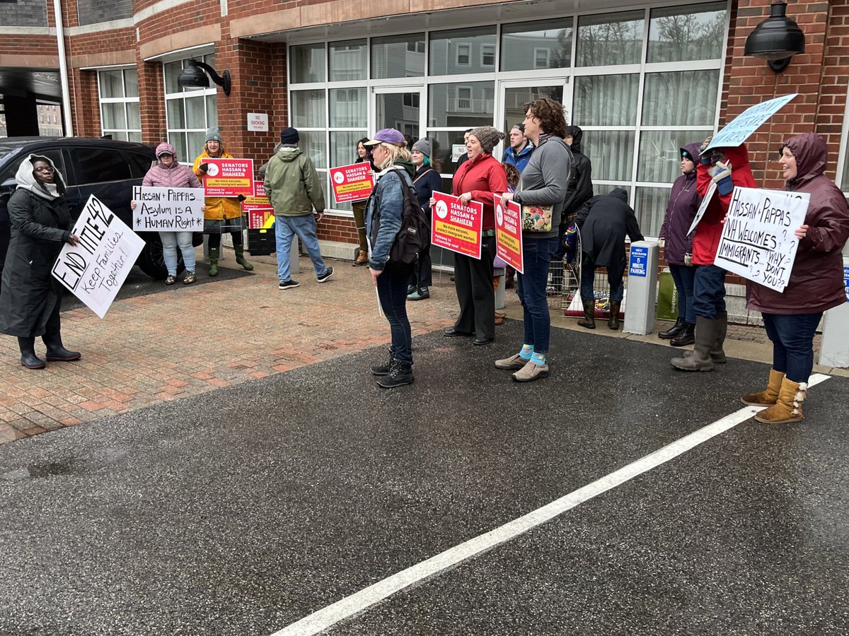 InterfaithActNH's tweet image. .@SenatorHassan spoke at @SOS_RCO’s event this morning, so we came to tell her: stop hijacking COVID relief with an amendment that would indefinitely stop the right of migrants to seek asylum! Immigrants need support, not walls! #NHPolitics #NHSen
