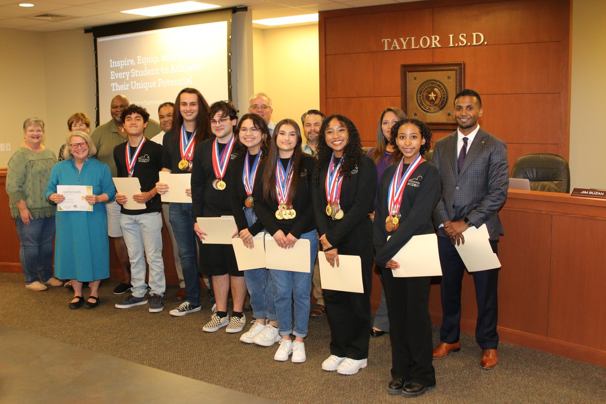 taylorducks's tweet photo. Congratulations to the Taylor High School Academic Decathlon Team for an outstanding year! #ThirdInState #ThisIsTaylorISD https://t.co/xLkFmVLPQt
