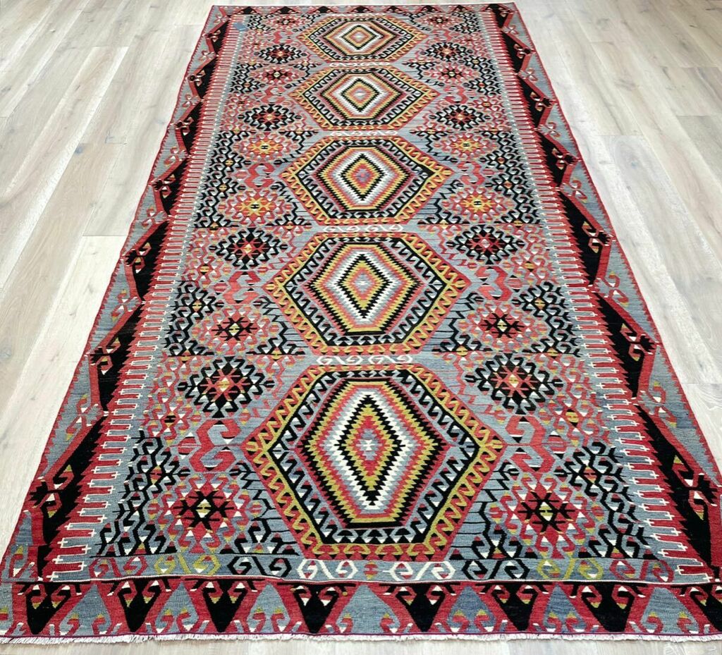 #StaffPicks A stunning large Esme Kilim rug hand woven in Turkey. This beautiful piece measures 3.55m x 1.82m (11' 8" x 6' 0") and it’s available on our website and our Petworth showroom. #Kilim #KilimRugs