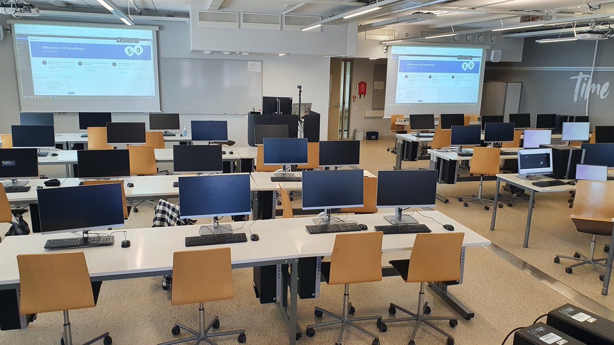 kenda_x's tweet photo. Viime vuonna olin etäilevä vieraileva luennoitsija @ArcadaUAS:ssa. Tänään olin ihan paikan päällä. Aiheena tietenkin #WordPress. #wpfi #webdevfi https://t.co/wjpm7osuqm