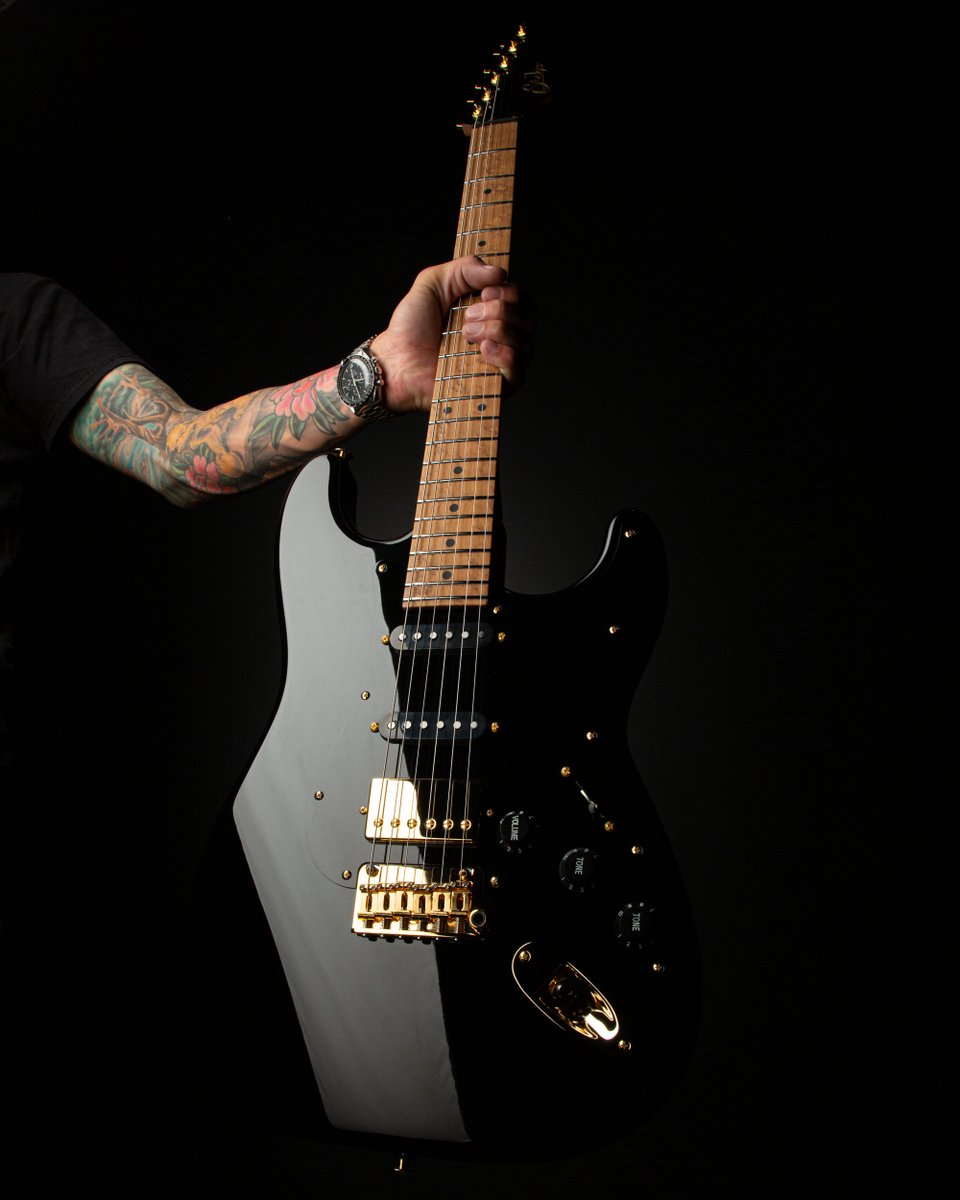 SuhrCustom's tweet photo. A Mateus Asato Signature Classic S built for Musifacts ! 
Find a dealer now at https://t.co/QFUoXZAGyc.

Instrument Specifications:
Serial Number: 67768
Model: Mateus Asato Signature Classic S
Finish: Black 
Body Wood: Alder
Neck: 3A Roasted Birdseye Maple https://t.co/6cJvzGMtF0