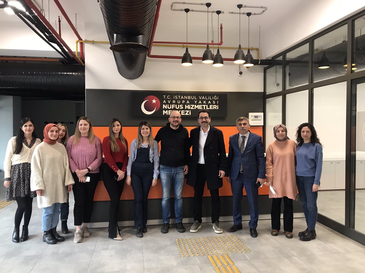 Yapımcı ve sunucu Sn. Raşit Ağzıkara <a href="/rasitagzikara/">Raşit Ağzıkara</a> işlemleri sırasında hoş bir tesadüfle karşılaştık. Kendisine ziyaretinden dolayı çok teşekkür ederiz. 💐
#HayatınızınHerAnında 
<a href="/sefikaygol/">Şefik AYGÖL</a> 
<a href="/HacTemel6/">Hacı Temel</a>