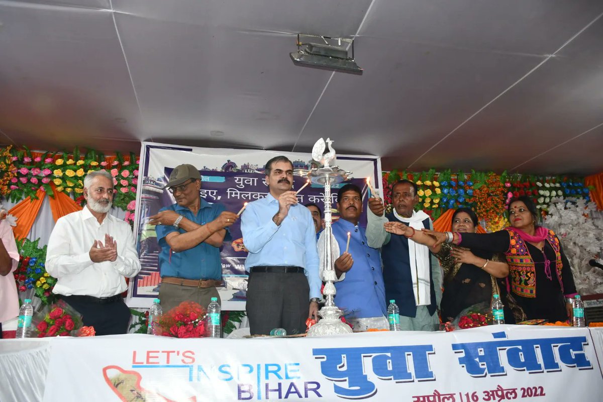 vikasvaibhavips's tweet photo. #LetsInspireBihar अभियान के अंतर्गत #युवा_संवाद हेत शनिवार, 16 अप्रैल, 2022 को #सुपौल में था। जब पाटलिपुत्र से सुपौल की ओर चला तब माँ गंगा की पावन धाराओं को पार करते ही जैसे-जैसे बिहार के उत्तर की ओर बढ़ने लगा, #यात्री_मन प्राचीन #मिथिला की बौद्धिक परंपरा का स्मरण करने लगा । https://t.co/meSVhr5gDM