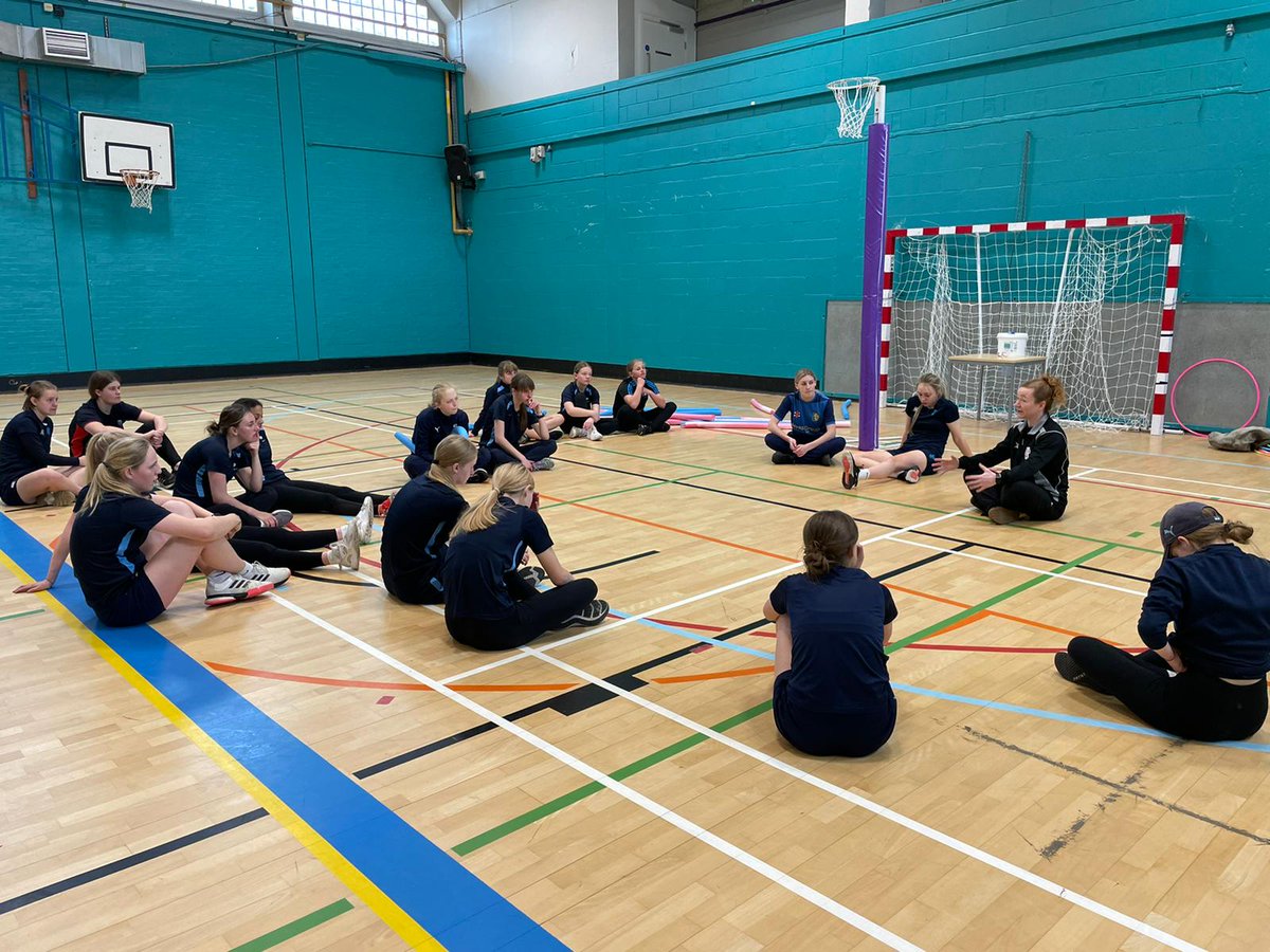 North_Diamonds's tweet photo. 𝐄𝐏𝐏 𝐌𝐮𝐥𝐭𝐢-𝐒𝐩𝐨𝐫𝐭 𝐃𝐚𝐲 

A big thank you to Leeds Rhinos Netball player Rhea Dixon and British Boxing champion @rachfmackenzie for their time today coaching the Academy players!

#TheNorthernWay 💎 https://t.co/XlO2zhrElj