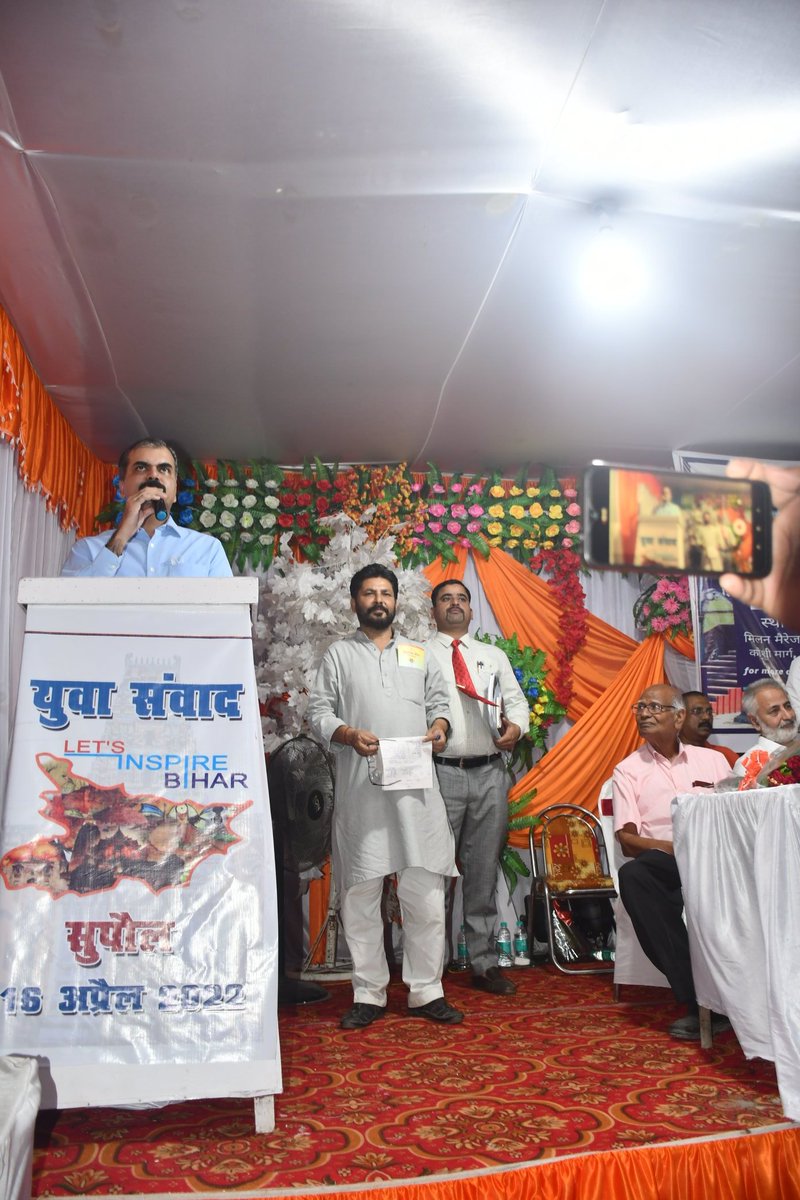 vikasvaibhavips's tweet photo. सुपौल पहुंचकर मैंने सर्वप्रथम #हिमालय के कणों को समाहित किए #कौशिकी की धाराओं से आच्छादित सुपौल की भूमि को नमन करते हुए मिथिला की प्राचीन बौद्धिक विरासत को उद्धृत किया और कहा कि क्षेत्र प्राचीन काल से ही मानव चिंतन के उत्कर्ष का प्रतीक रहा है और परंपरा को हमें आगे बढ़ाना चाहिए । https://t.co/VvPi4XbVYz