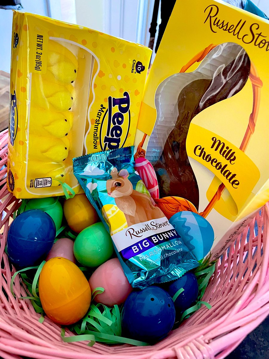 Jennifercubide's tweet photo. Easter 🐰😨 https://t.co/GG7qbD7jhf