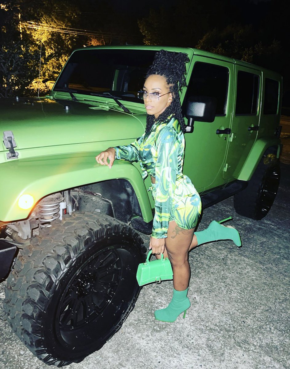 _MerSayDez_'s tweet photo. Can’t play with me, you know i come trim.. I’m in a different league 🍀🐍💚 https://t.co/flW14POGjy