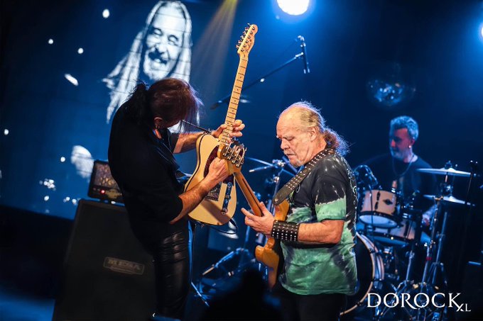 View image on Twitter