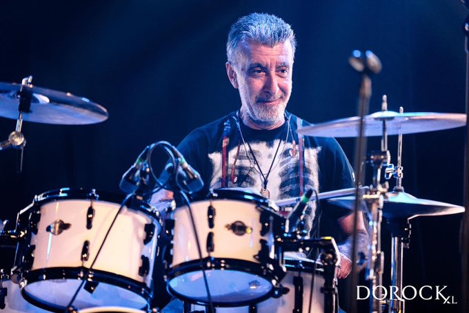 View image on Twitter