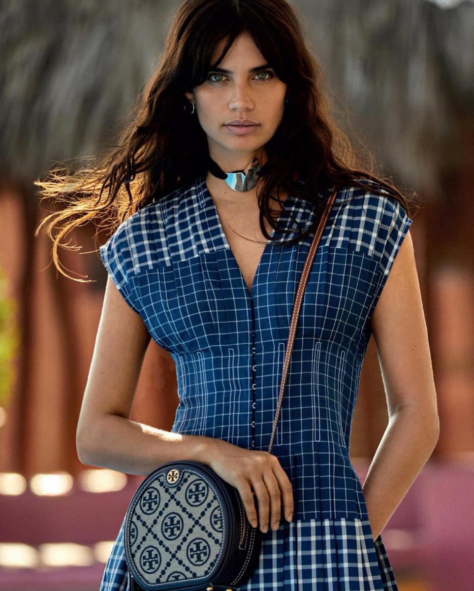 toryburch's tweet photo. @SaraSampaio wearing #ToryBurchSS22 in @Elle_Italia #ToryEditorials #ToryBurch https://t.co/UQdu3uucqA