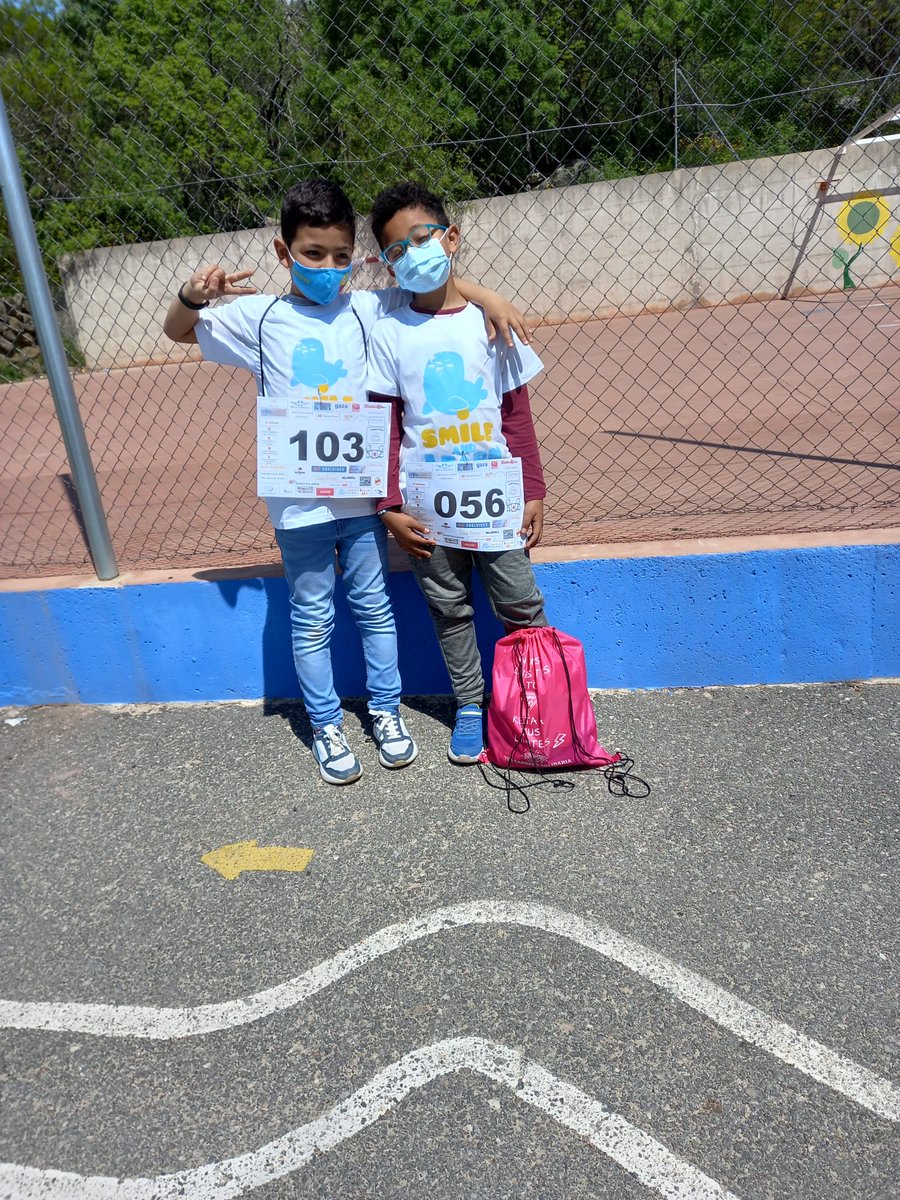SmileandLearn's tweet photo. Los niños y niñas del @craaltotietar han completado una carrera solidaria con una compañera muy especial: ¡nuestra foca! Un placer formar parte de la iniciativa y acompañar a los alumnos y alumnas en su aventura. #carrerasolidaria #solidariedad #educación https://t.co/CVTv7M1S1D